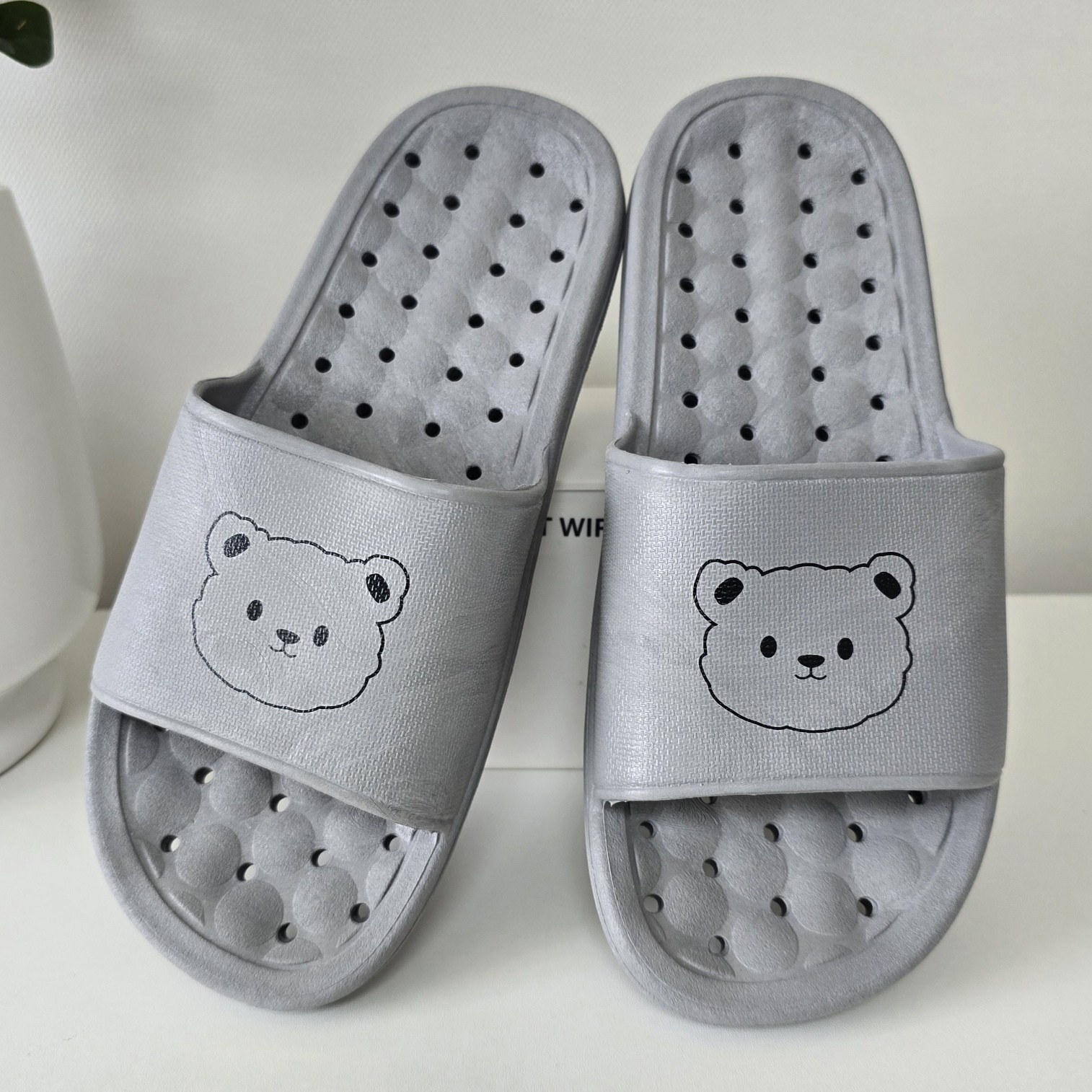 룰루홈 국내생산 귀염둥이 곰돌이 낮은 미끄럼방지 pvc 욕실화 슬리퍼, 1개, 그레이 14,800원