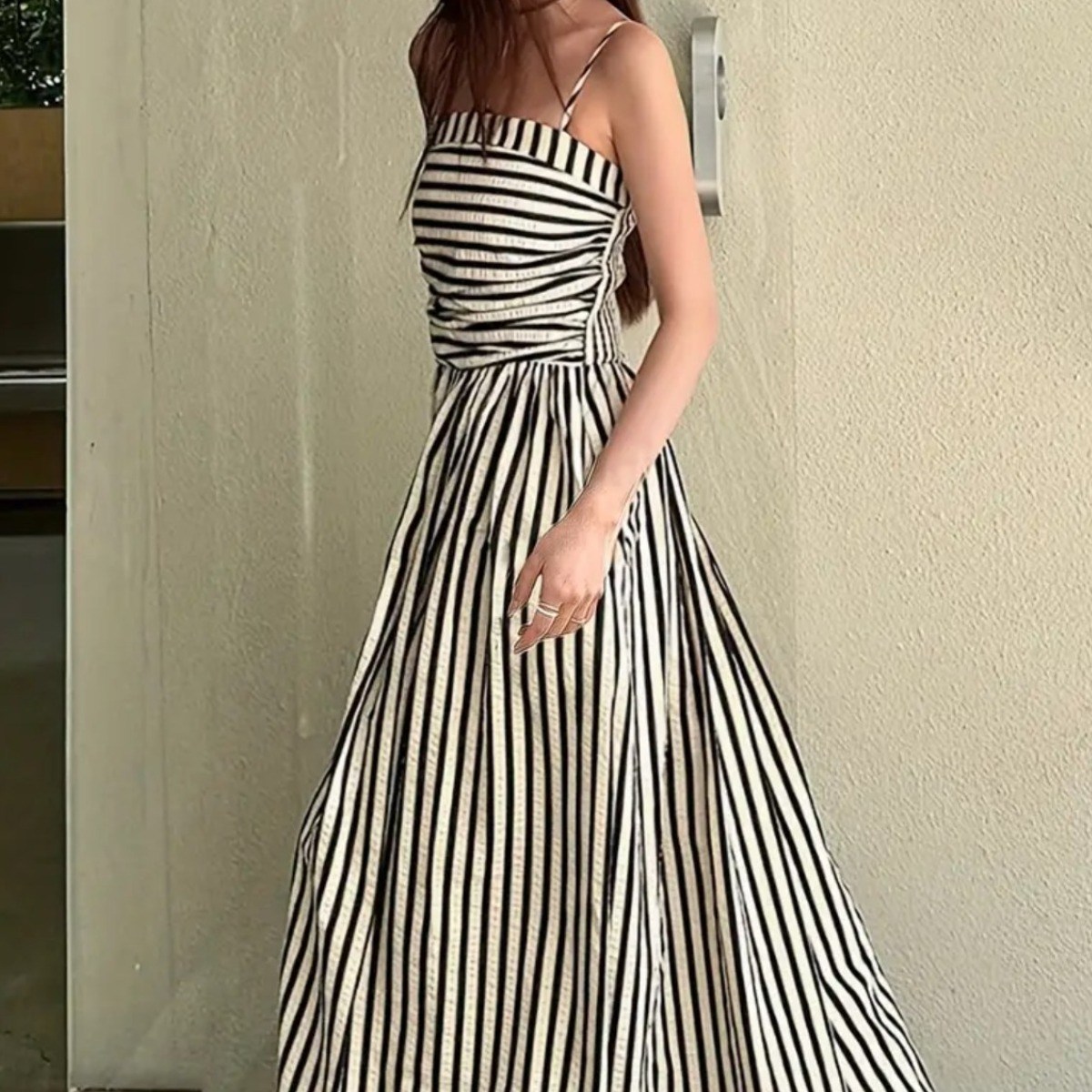 LIPPO 스트라이프 셔링 스트랩 롱 원피스 27,600원