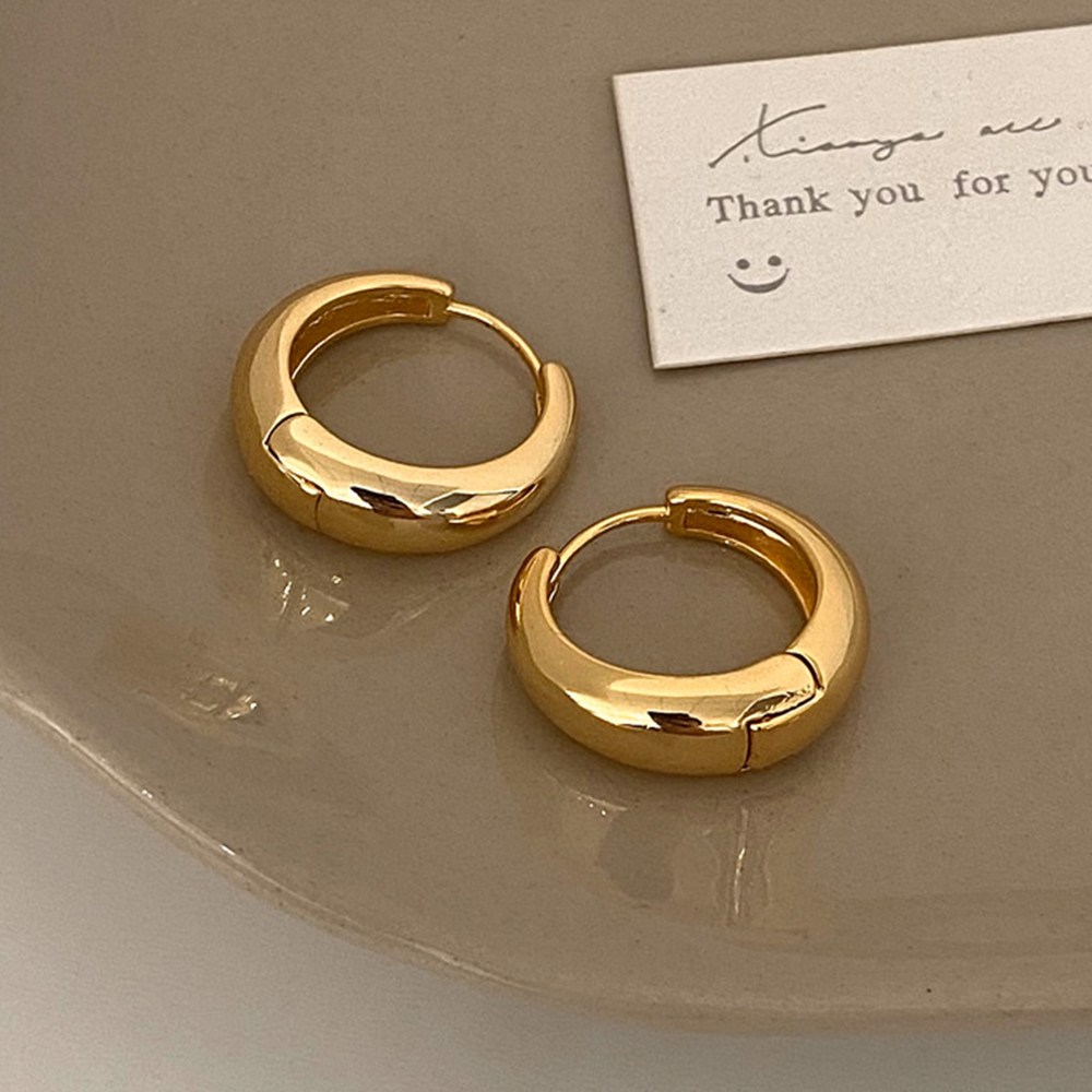 여성 귀걸이 로아 써지컬스틸 티타늄 도금 이어링 골드 실버 패션 볼드 귀걸이 7,900원