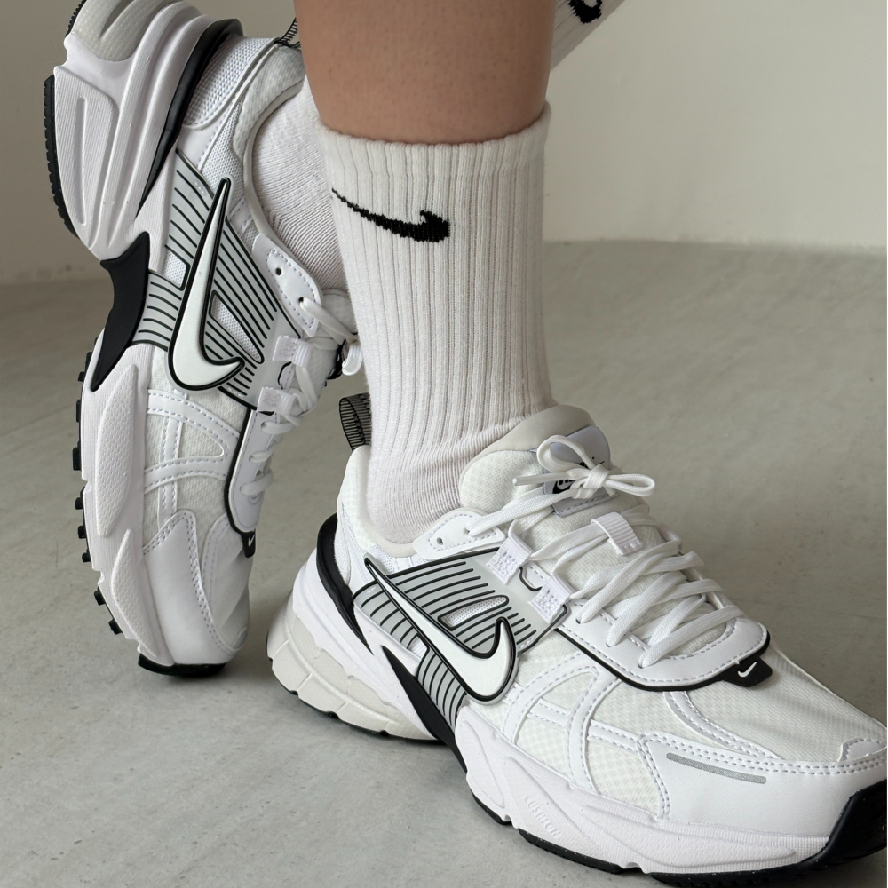 나이키 여성용 V2K 런 운동화 화이트 플래티넘 틴트 통기성 좋은 러닝화 +사은품티에리양말증정 71,900원