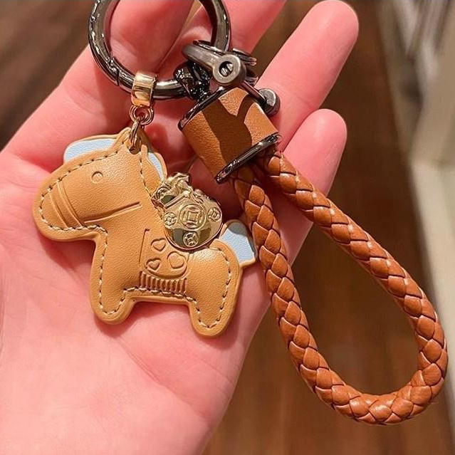 (왓썸) 고급진 행운말 가죽 재물 키링 열쇠고리 자동차 키홀더, 1개, 브라운 14,900원