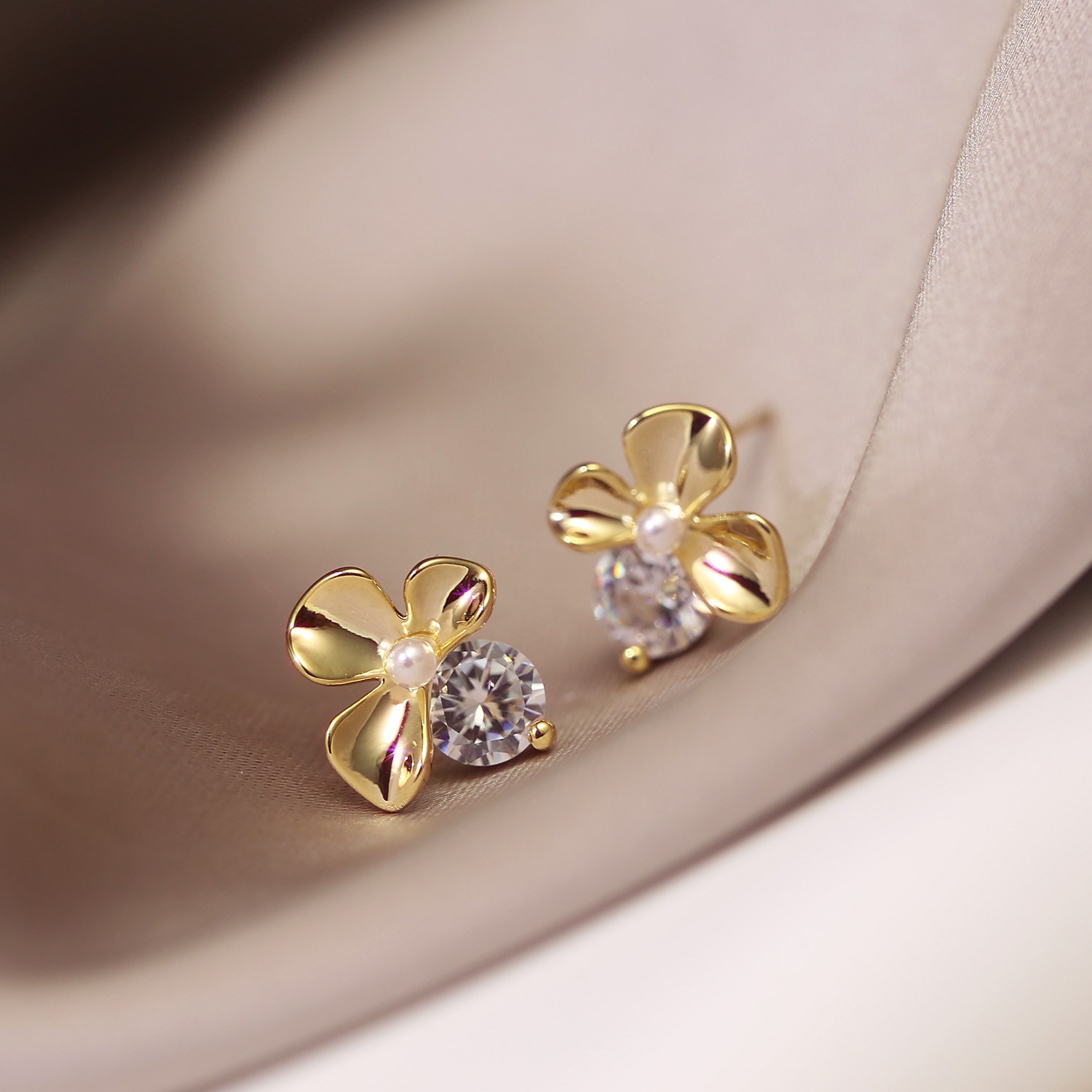 WICKM 정교한 행운의 풀여성 귀걸이 S925 은침 심플한 데일리 액세서리 14K 도금 26,800원