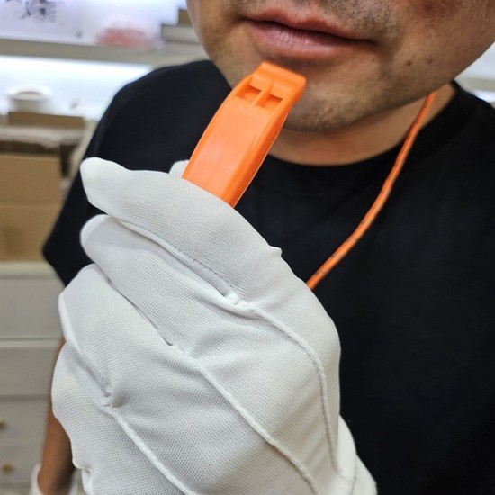 심판용 주황색 호루라기 호각 휘슬 여름 바닷가 구조 다이빙 호신 요원 해양 소방 교관 3,000원