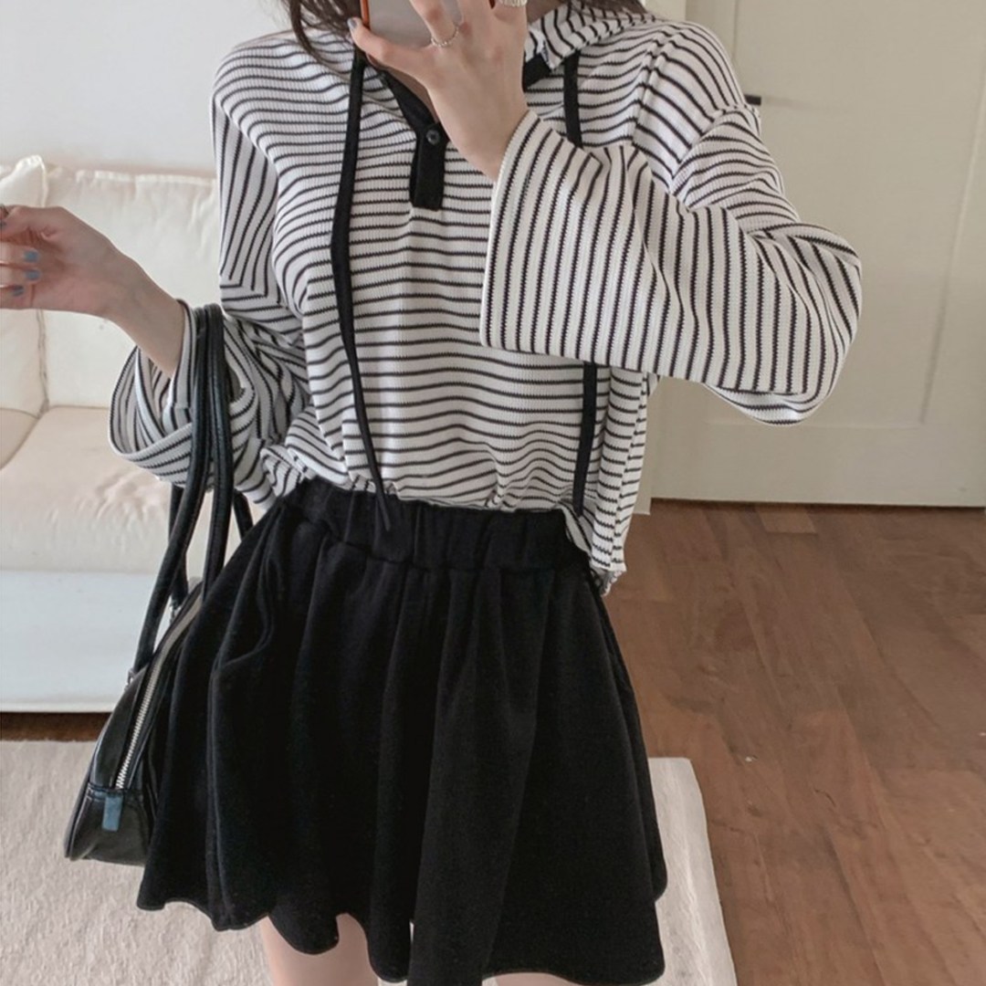 떳다그녀 로이엘 스트라이프 후드 플레어 반바지 미니스커트 캐주얼 단가라 루즈핏 티셔츠 치마바지 세트 33,500원