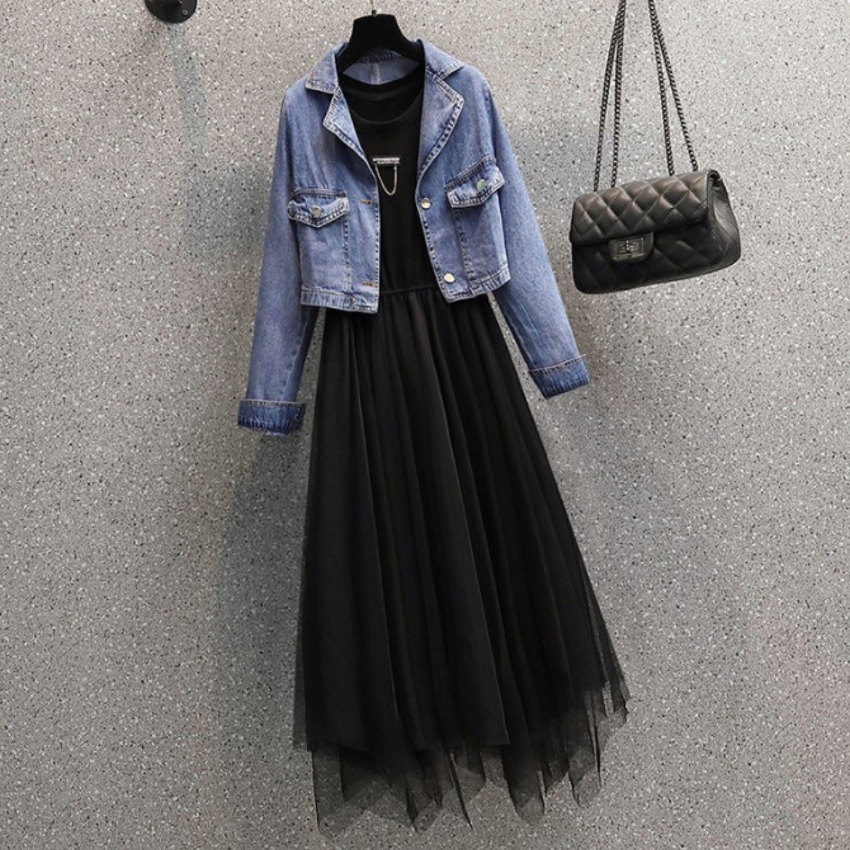 베루라 카라숏기본청데님자켓세트 언발쉬폰또는끈나시트임블랙원피스세트 타미트투피스 46,000원