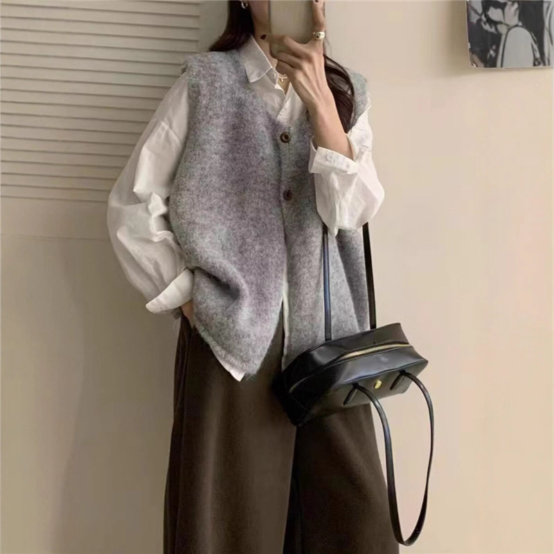 KDNC 여성 브이넥 루즈핏 니트 베스트 18,900원