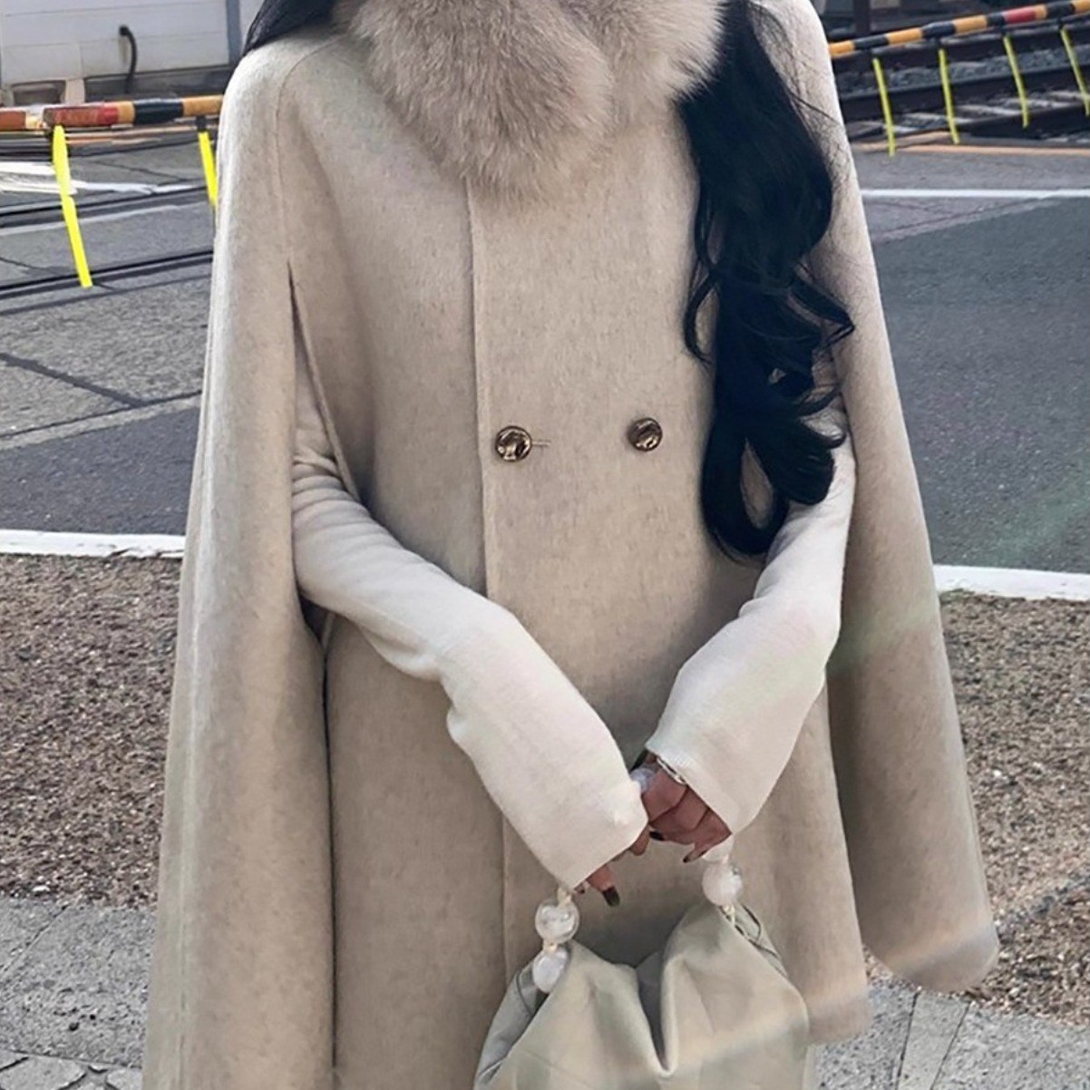 겨울 여성 퍼 카라 울 케이프 세련된 클래식 코트 198,000원