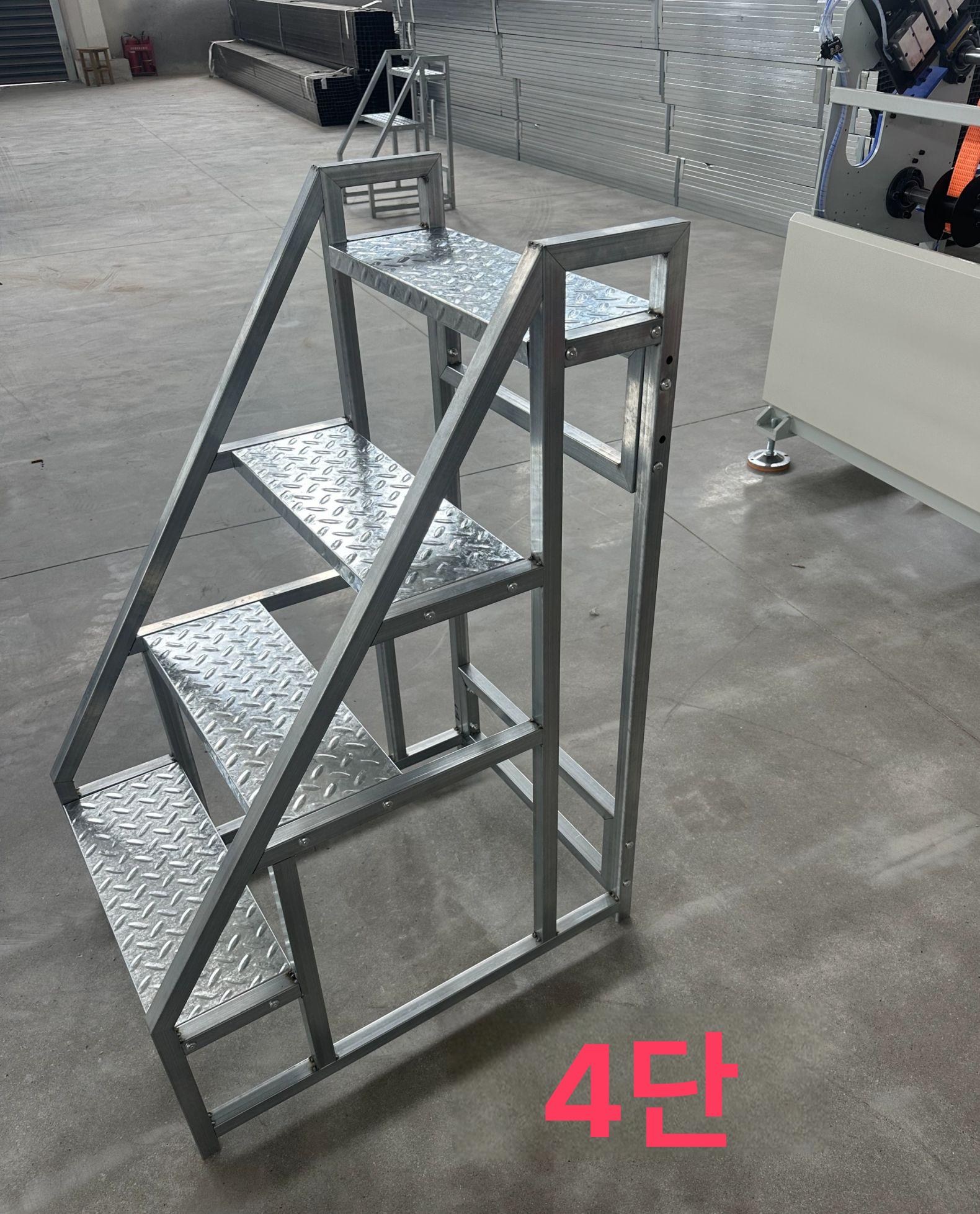 철계단 스텐 철제 4단 우마 작업대 철제계단 논슬립 발판 계단 삼단 작업 산업 작업용 76,430원