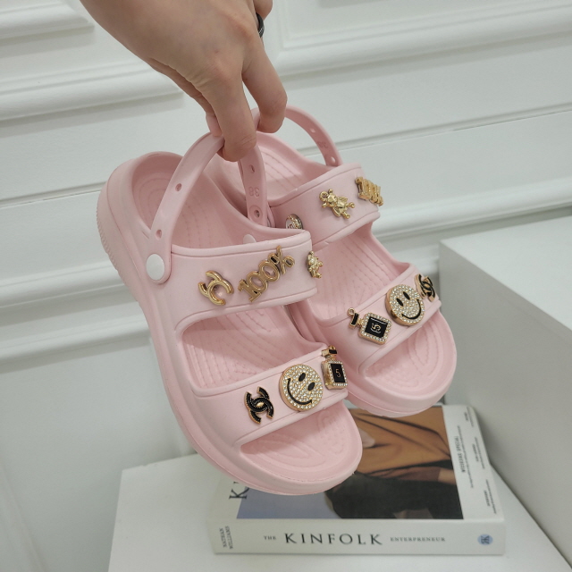 오늘발송! 주문폭주!) 투웨이 데일리 경량 패션 악세사리 사은품 키높이 통굽 아쿠아슈즈 슬리퍼 샌들 4.cm 39,900원