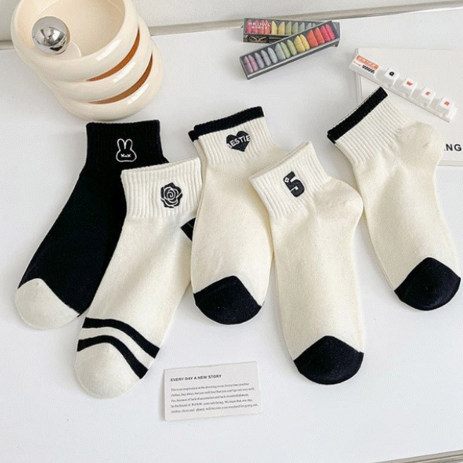 [10개1세트] 보리보리 여성용 봄 여름 패션 단목 양말 10종 세트 11,700원