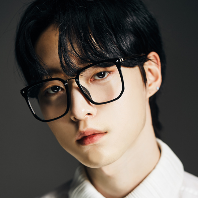 하루홀릭 레트로 오버사이즈 고급 블루라이트 차단 투명 패션 뿔테안경 43,000원