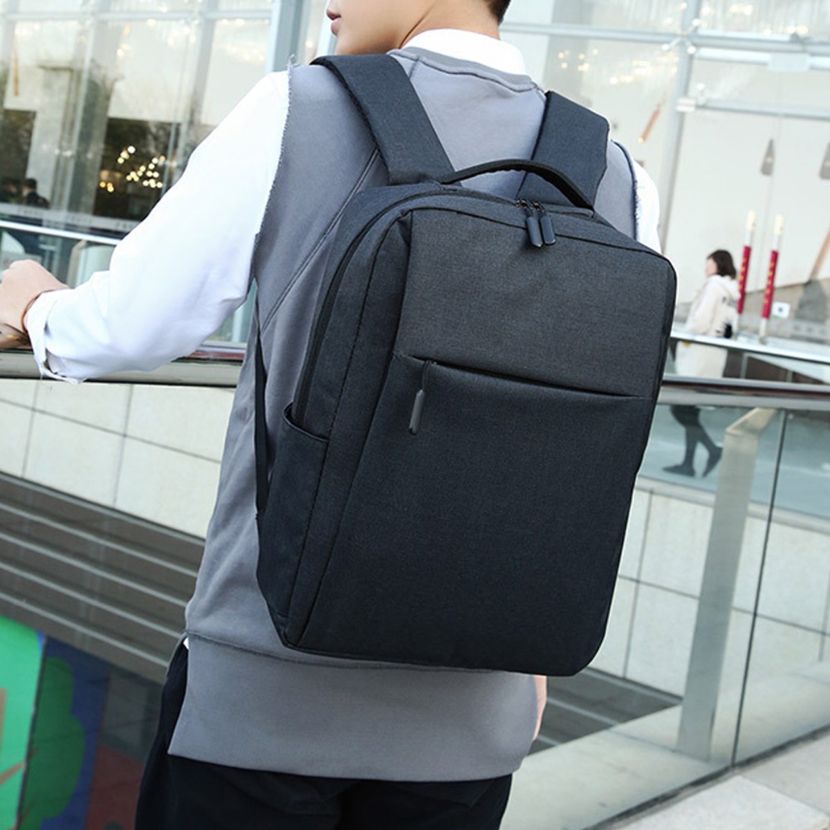 후암마켓  USB 포트 내장 생활방수 경량 노트북 백팩 가방 9,800원