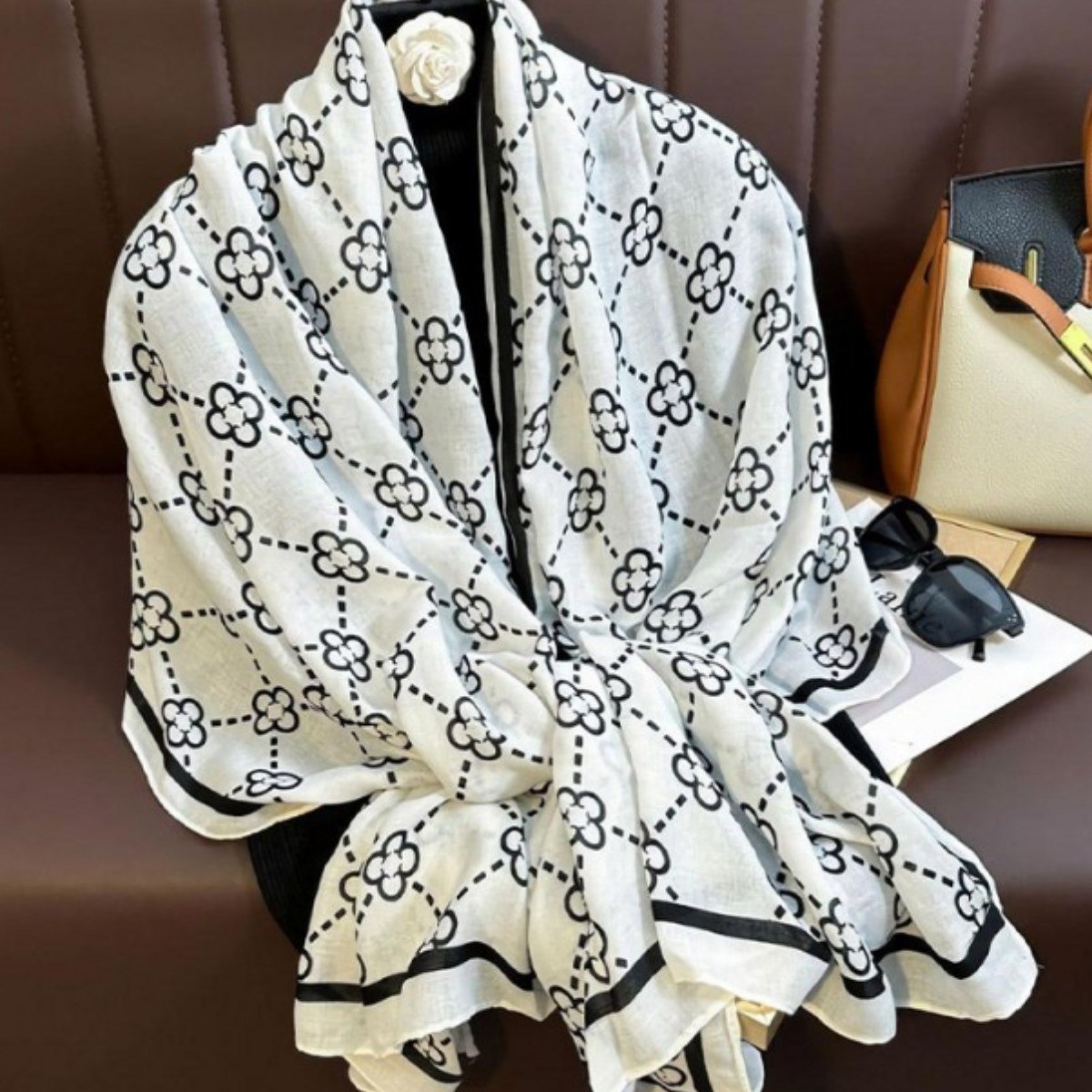 [대륜] 광폭스카프 180x70 봄가을 고급 실크감촉 롱스카프 개별포장 어깨숄 간절기 머플러 16,300원