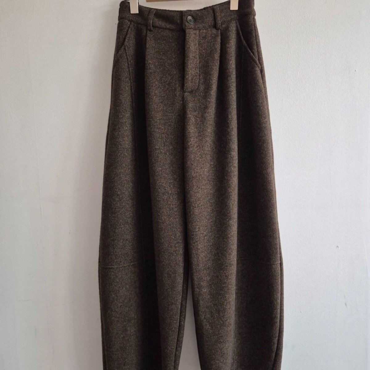 [C&D] 3color 릴렉스 기모 원턱 와이드 슬랙스 밴딩 울 팬츠 56,000원