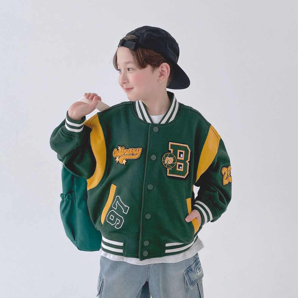 베리클로젯 아동용 볼케이노 바시티 점퍼 60,600원