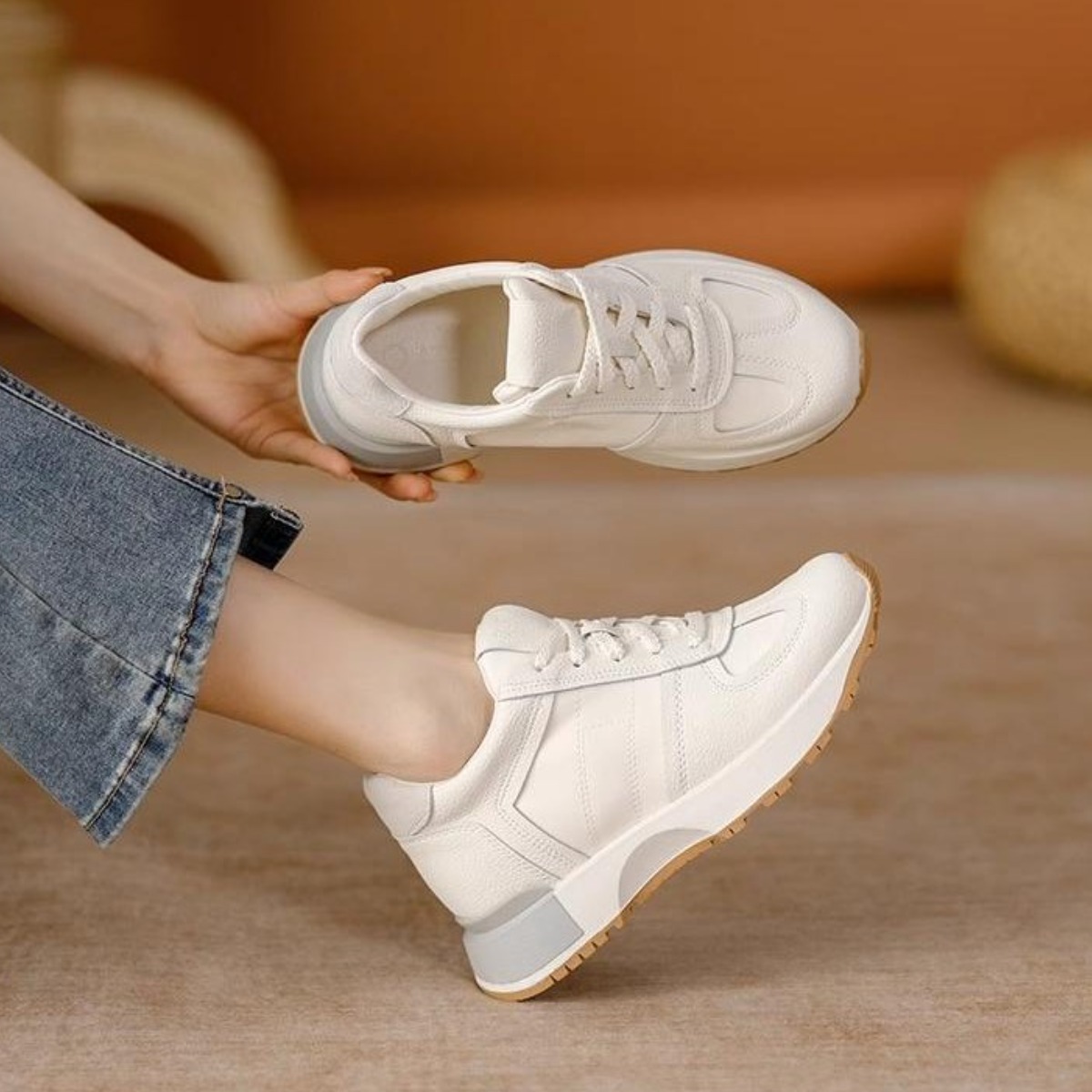 CLOREX 여성 7cm 키높이 스니커즈 뒷밴딩 운동화 53,000원