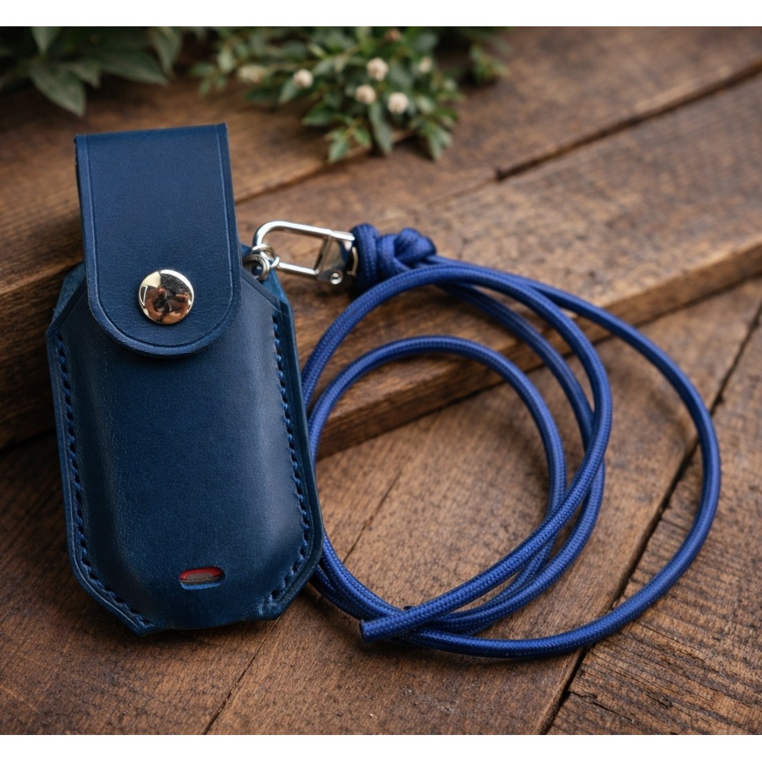 하카 시그니처 이테리베지터블가죽 수제작 케이스, 1개, 둥근디자인 가죽블루+목걸이고리SET 21,400원