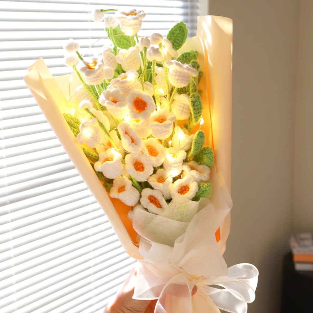 이지유 (LED전구 증정) 뜨개 꽃다발 핸드메이드 완제품 장미 성년의날 로즈데이 어버이날 스승의날 기념일 니트 선물 소품, 1개, 은방울 뜨개 꽃다발 47,800원