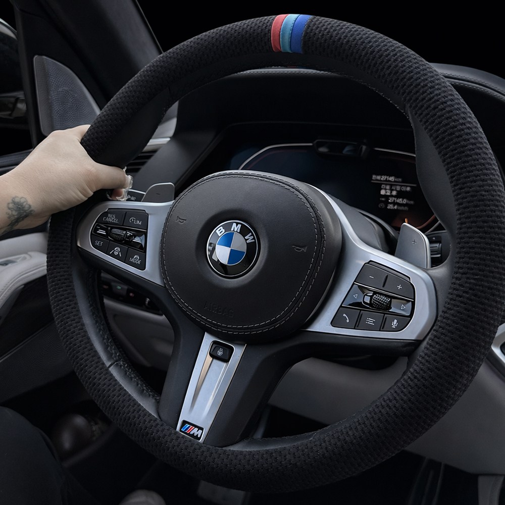 [MAA] 몬스터 M 여름용 메쉬 자동차 핸들커버 냉감 가죽 카본 패턴 BMW 전용 D컷 논슬립 스티어링휠 커버 얇은 그립 퍼포먼스 5시리즈 7시리즈 i시리즈 호환 차량용 인테리어 12,900원