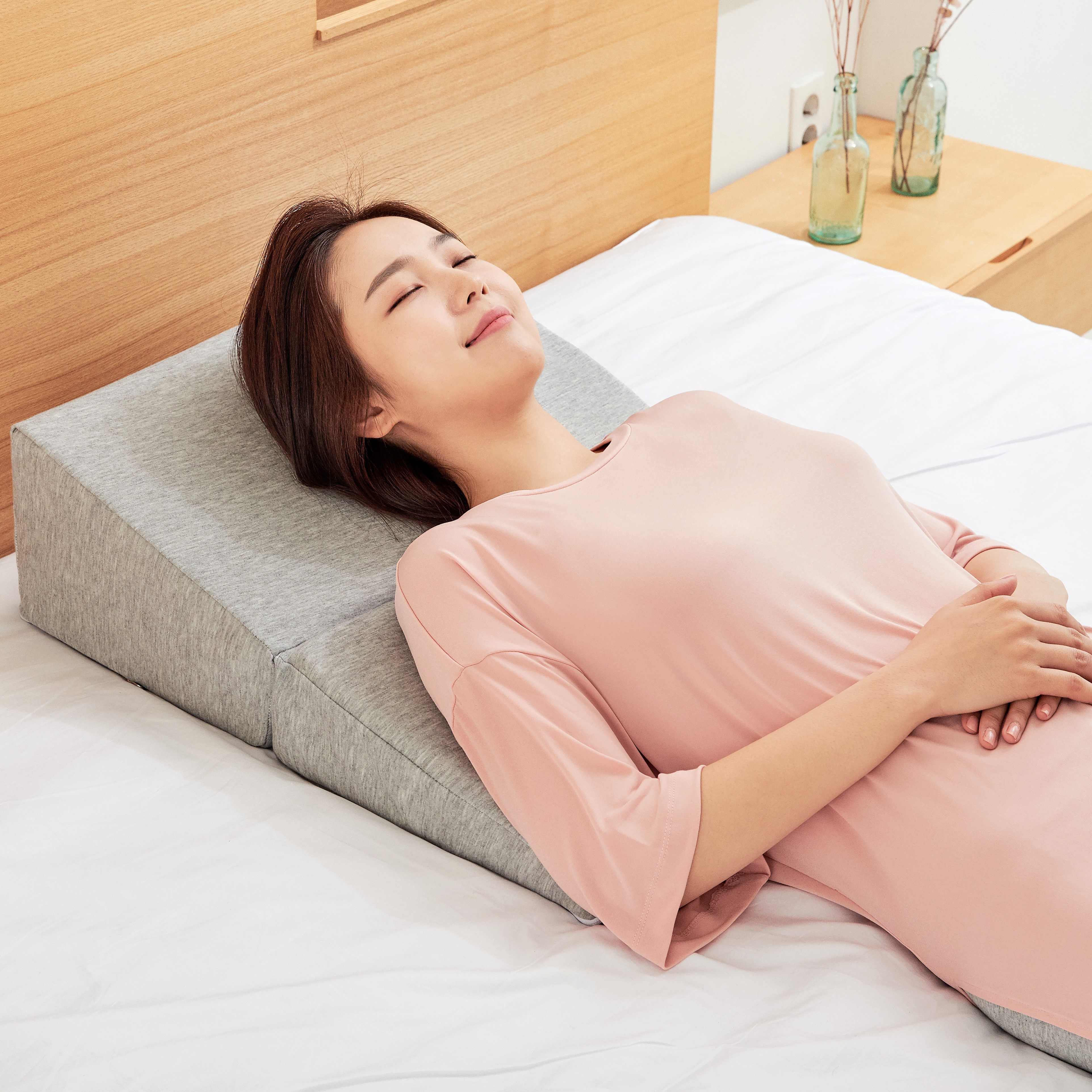 닥터신 위편한베개 역류방지 속편한 경사베개 침대등받이 다기능 웨지필로우 쿠션, 라이트그레이, 1개 68,000원