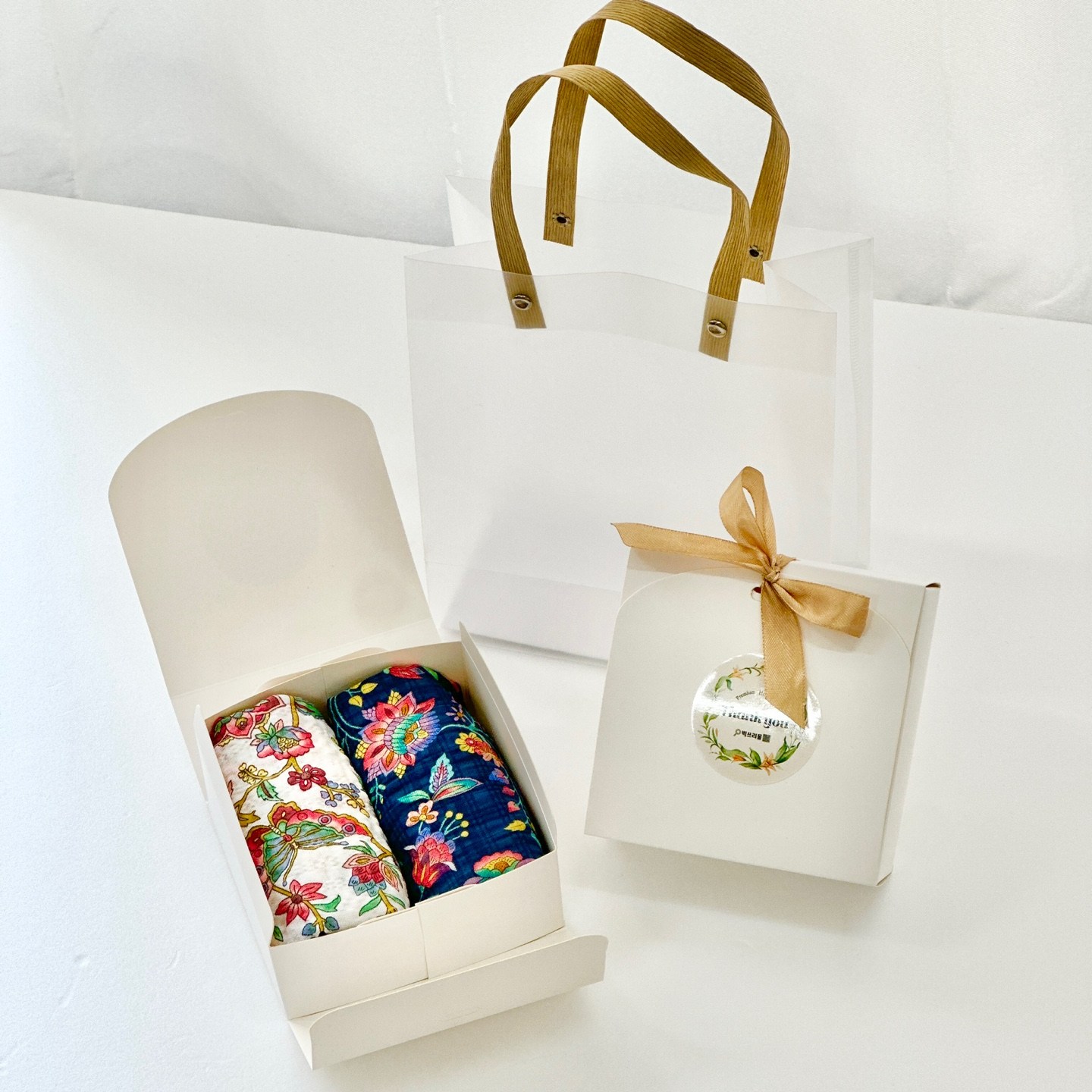 빅쓰리몰 자수 손수건 2종 선물세트 고급쇼핑백 포함 27,900원