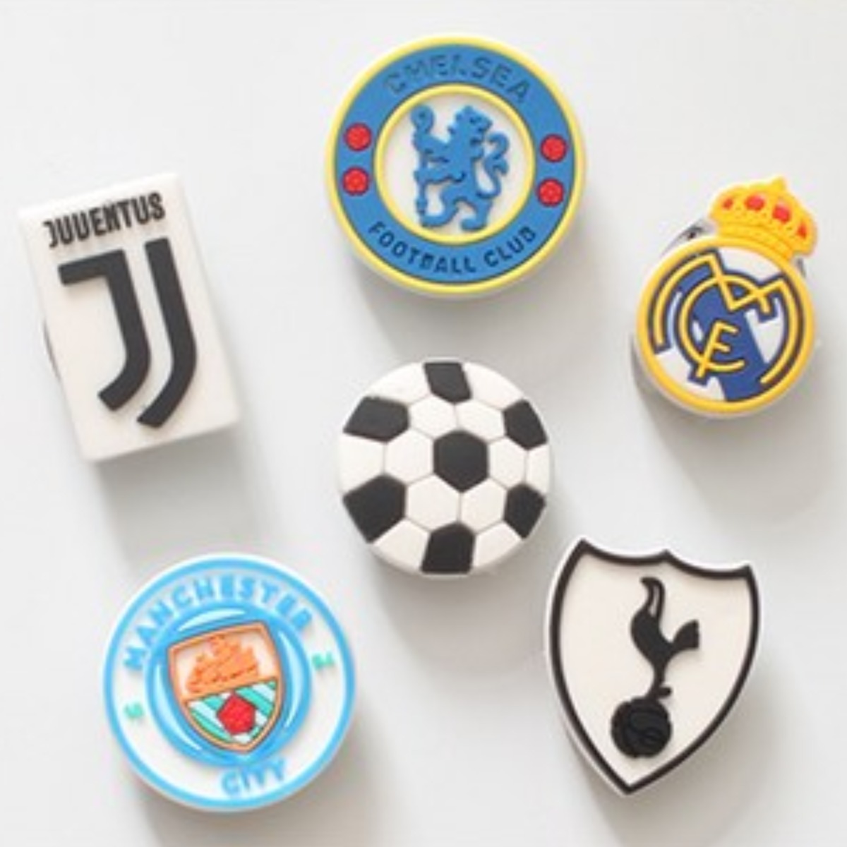 OK신꾸 LED 야광 파츠 6p세트모음 축구 무지개 공룡 꽃 슬리퍼 신발 꾸미기 장식 8,900원