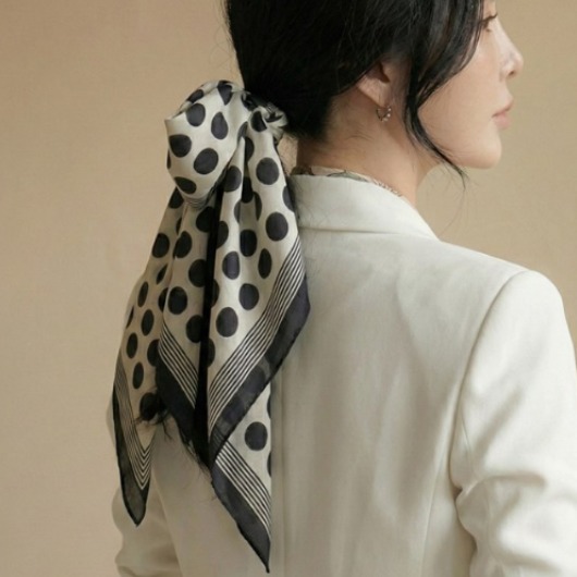 [노네타] 70X70 쁘띠 패턴 실크 스카프 24종 봄 가을 선물포장박스 옵션구성 4,790원