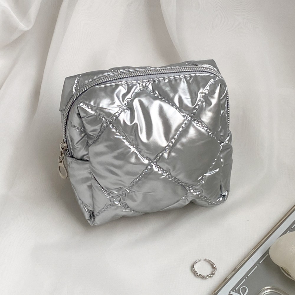 에브리테일 스퀘어 가벼운 누빔 파우치 8,700원