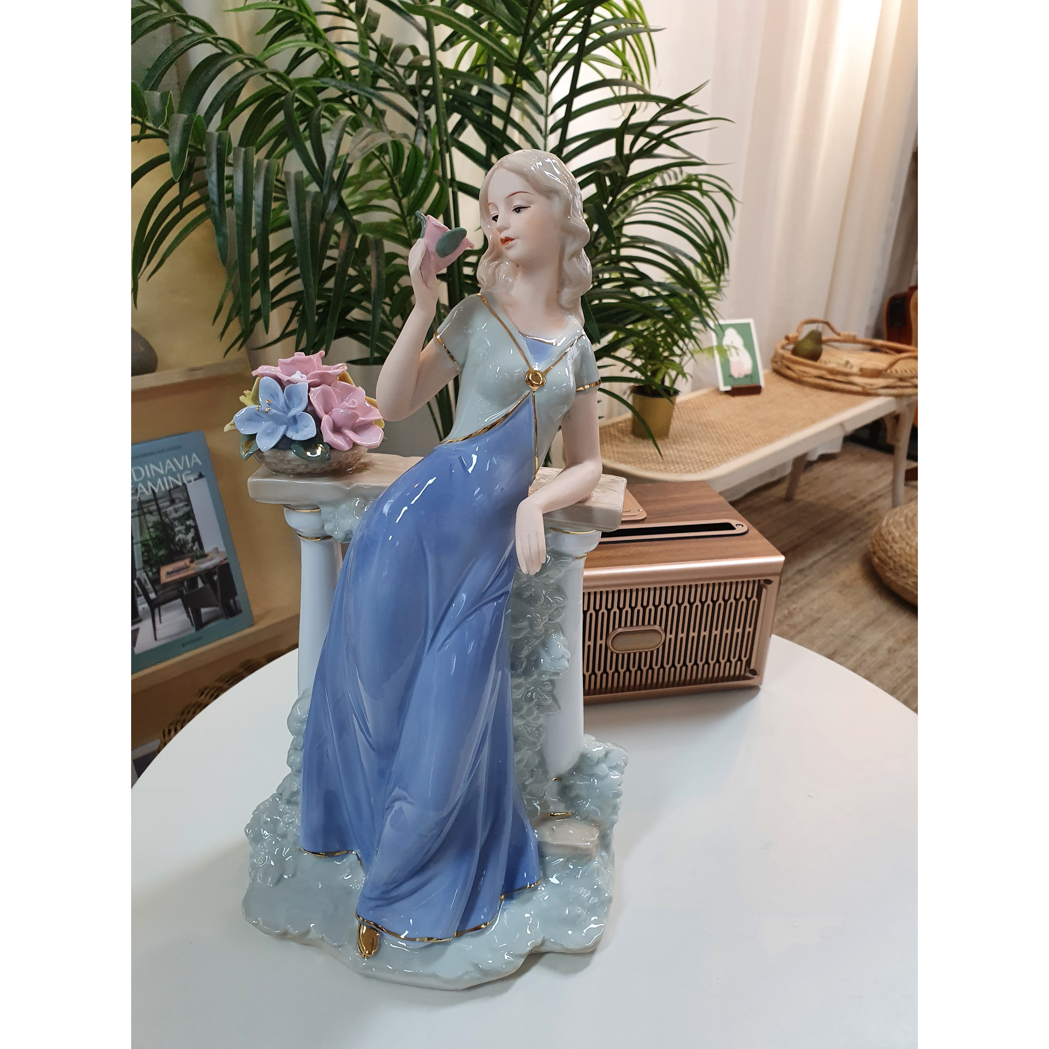 세라믹 꽃을 보는 여인 도자기 장식 인형 집들이 선물 카페장식품HW-20, 혼합색상 67,150원