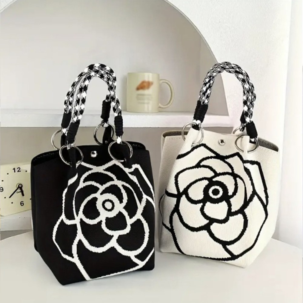 동백꽃 니트 손가방 에코백 복조리 손목 가방 데일리 토트백 8,400원