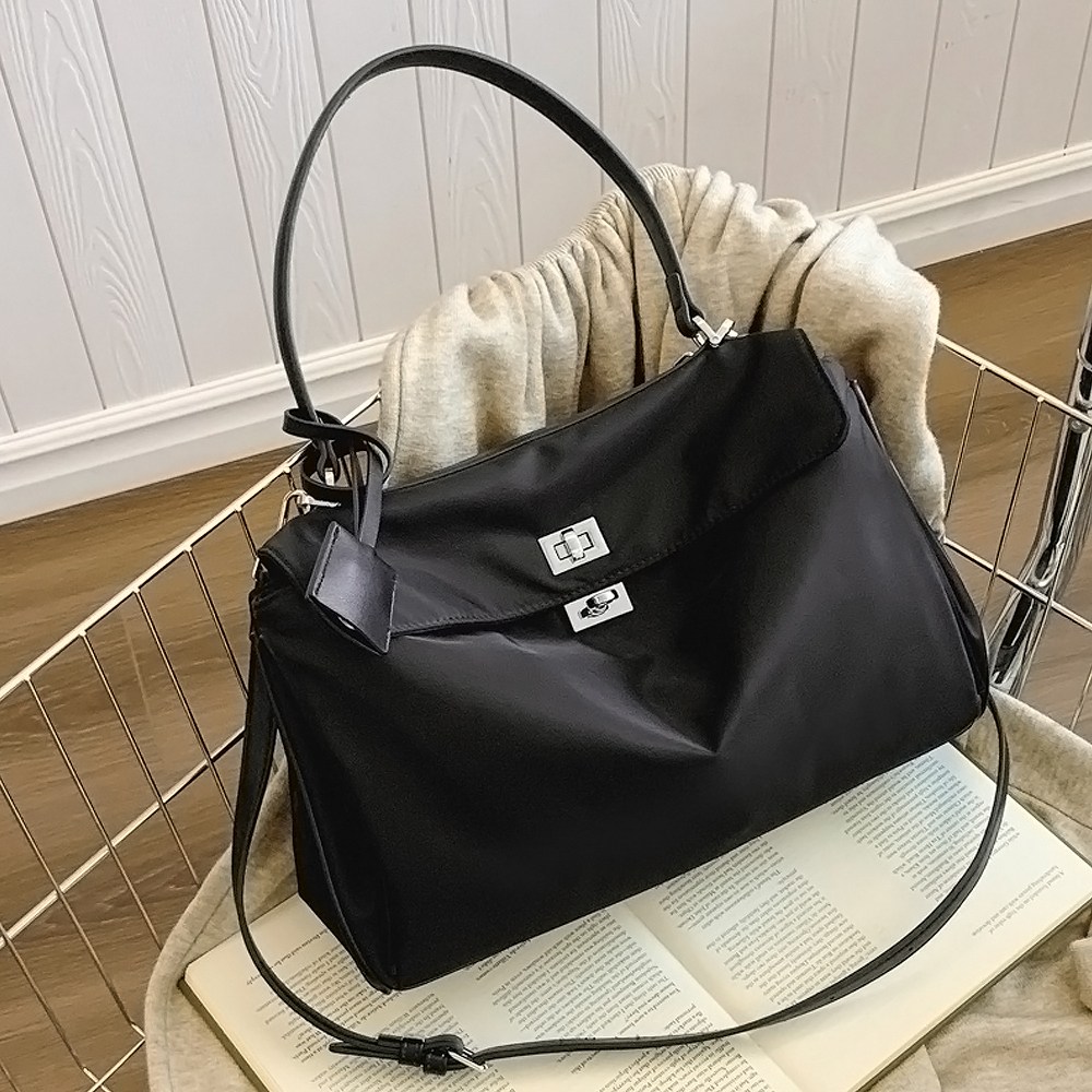 고퀄리티 나일론 스웨이드 여성 크로스백 몬차 보부상 버클 토트백 하객가방 28,900원