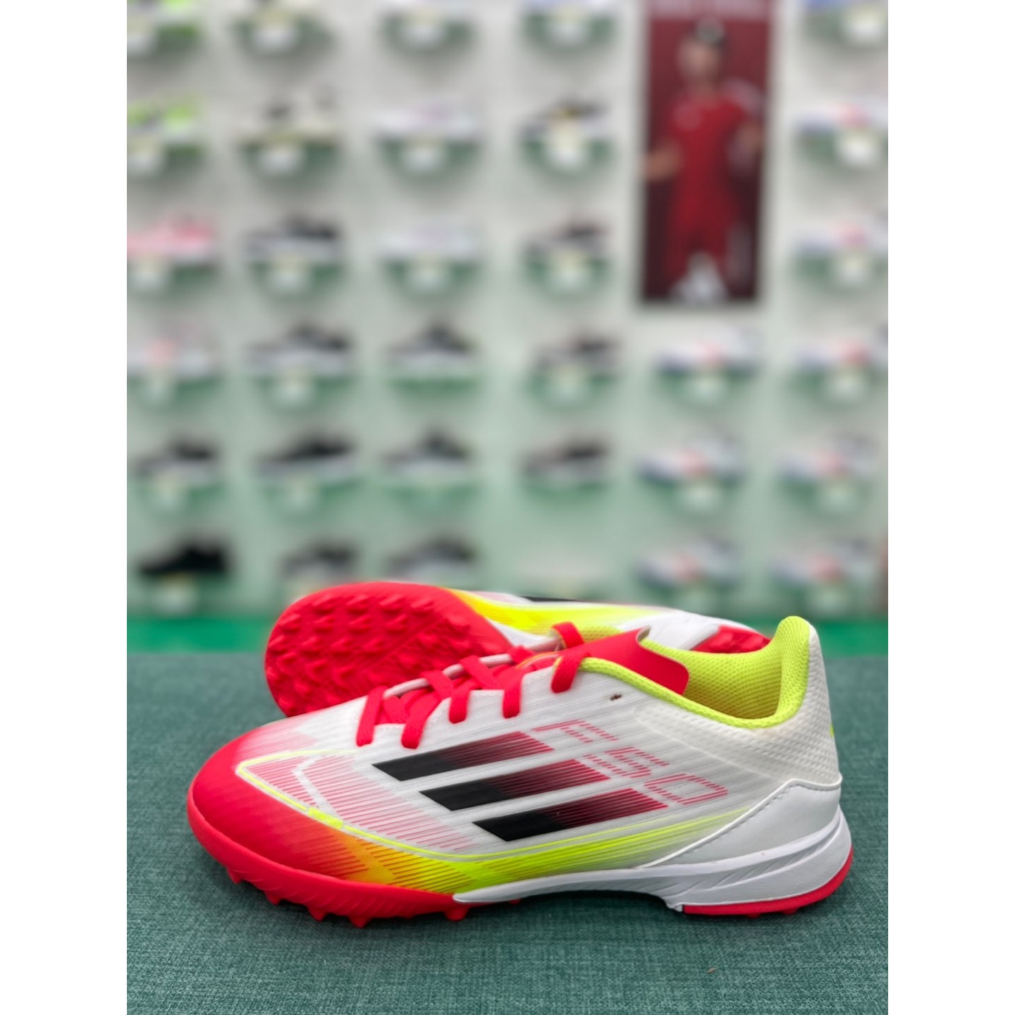 아디다스 F50 LEAGUE TF J 키즈 풋살화 IE3753 47,940원