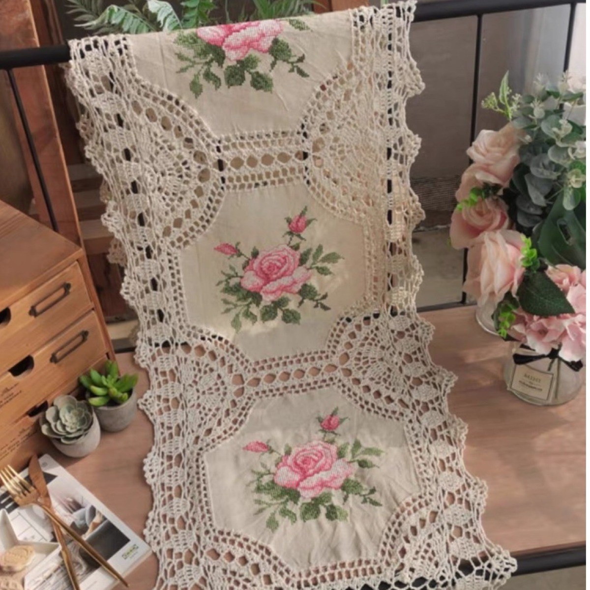 순수공업 십자수 예쁜 플라워 테이블 매트 크로쉐 테이블 러너 29,900원