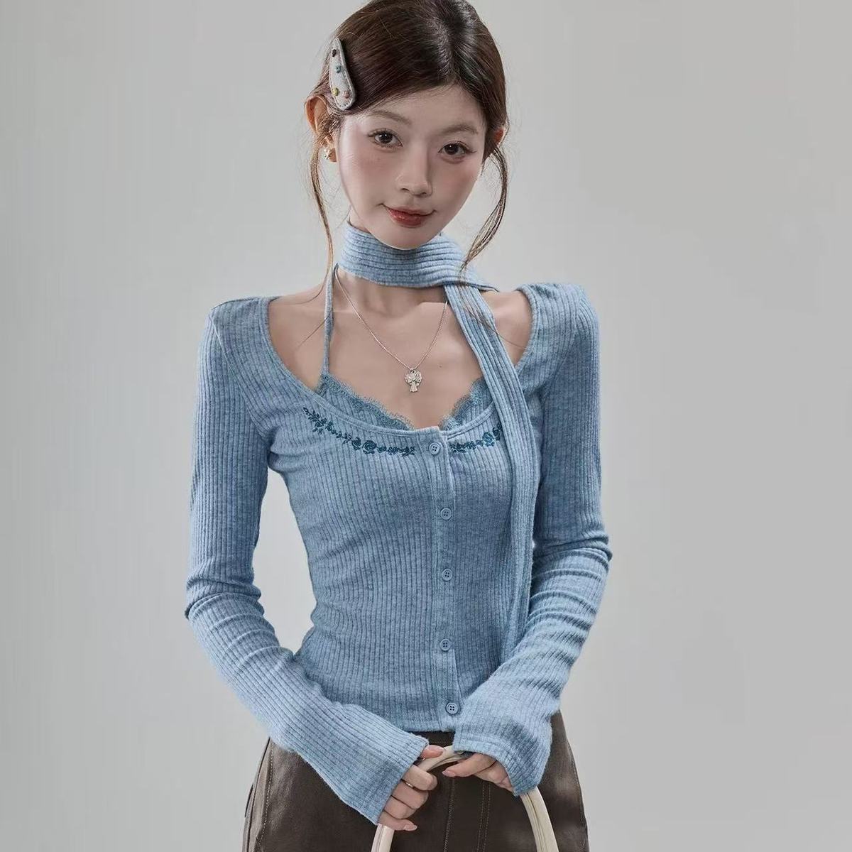 녕동 여성 홀터넥 자수 니트 가을 겨울 슬림핏 레이어드 패션 이너 니트 30,500원