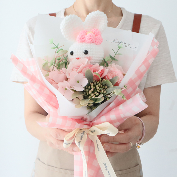 모리앤 조화 토끼 니트 꽃다발, 핑크, 1개 18,500원