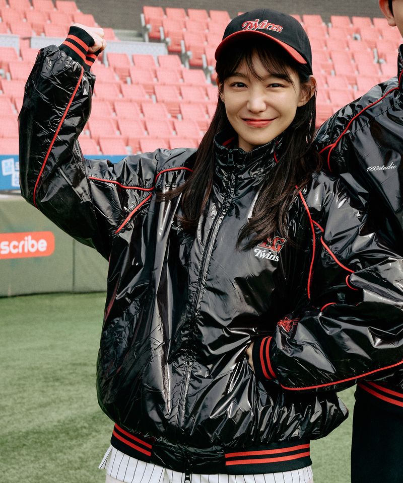 1993STUDIO LG트윈스x1993스튜디오 나일론 배색 유광 점퍼 블랙 156,170원