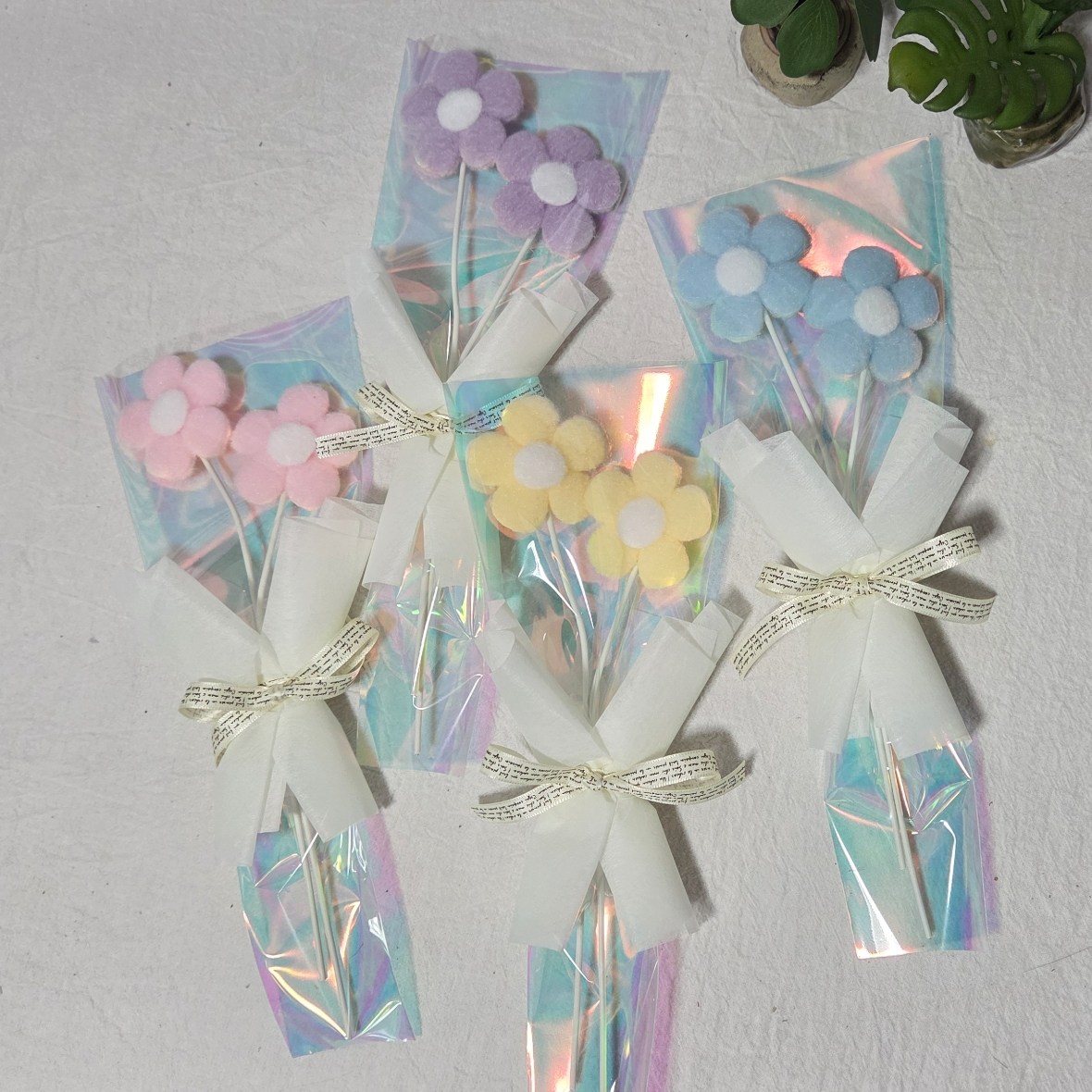 양모 미니꽃다발 4종 한송이 유치원꽃다발 재롱잔치 수료식꽃다발 단체꽃다발, 4개, 핑크+노랑+파랑+보라 14,890원