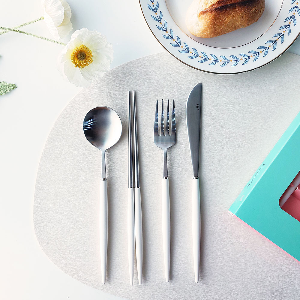 보겐 에펠 1인 커트러리 세트, 실버 + 화이트, 디너스푼 + 젓가락 + 포크 + 나이프, 4개 22,000원