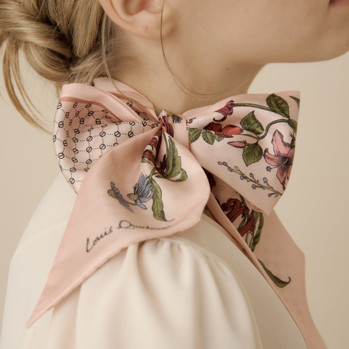 [국내백화점] 루이까또즈 실크 방도 스카프 83,350원