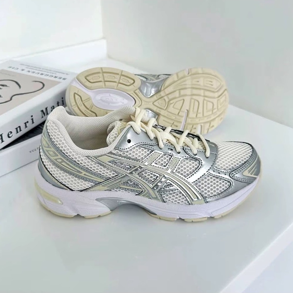 아식스 운동화 젤 1130 크림 퓨어 실버 런닝화 굽있는신발 러닝화 편한신발 스니커즈 155,700원