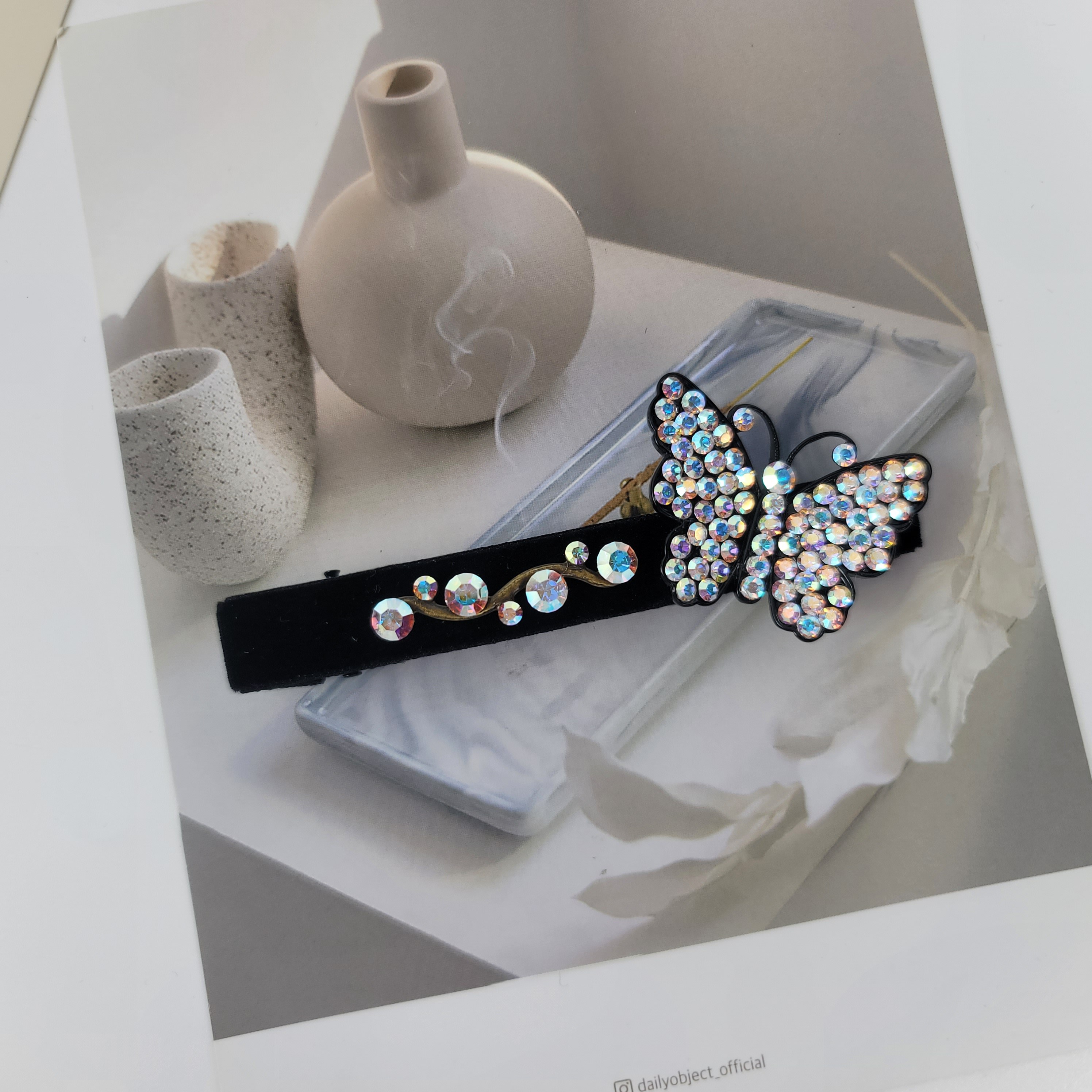 [첫눈에반하다] 나비 장식 큐빅 보석 스톤 집게핀 우아한 고급 앞머리 옆머리 헤어핀 14,900원