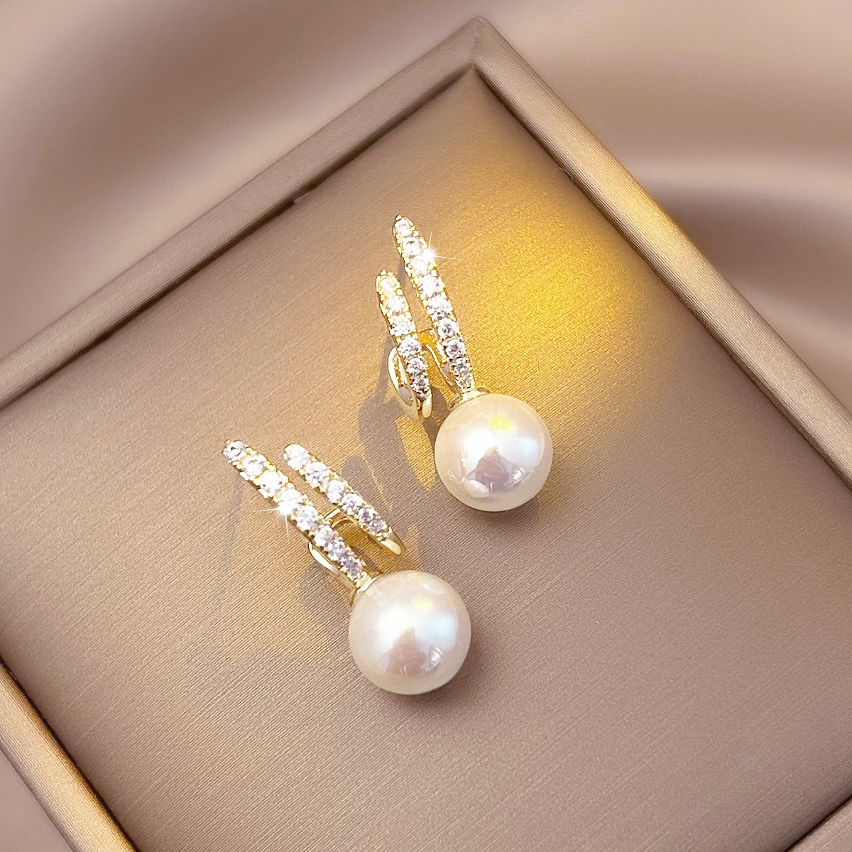 Lunire 진주 귀걸이 14K 진공 도금 여성 귀걸이 베이직 고급스러운 분위기 선물 추천 발암 물질 불포함 46,900원