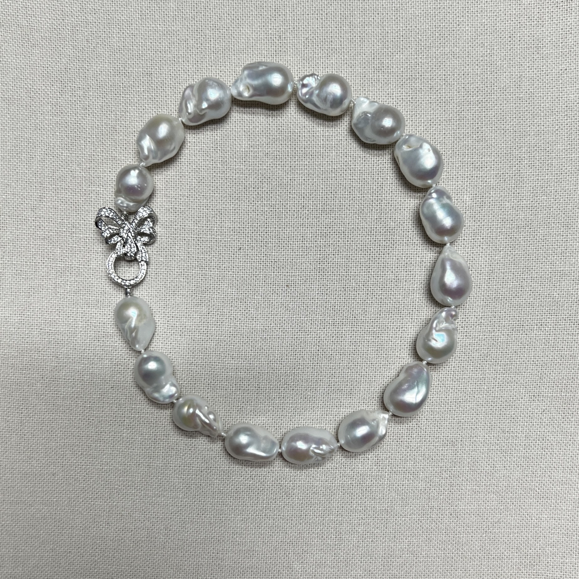 아기자기 바로크 진주 목걸이 Bowtie Baroque Pearl Necklace Silver 925 440,000원