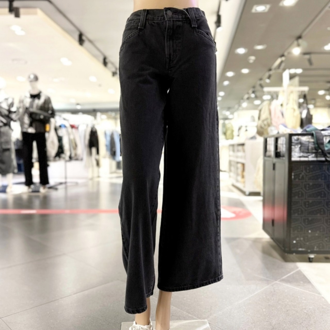 [ L E V I S ] 요즘 가장 핫한 여성 와이드팬츠 4종~!! 질긴 소재로 오래 입을 수 있는 사계절 청바지~!! (LA5929006) NC강서 리바이스 80,100원