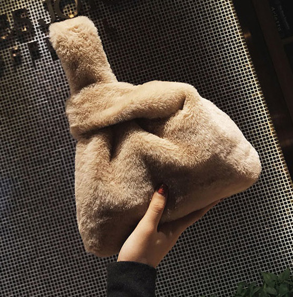 5시주문건 당일배송 fooi 페이크퍼 가방 토끼털 스퀘어 토트백 빠른배송 8,550원