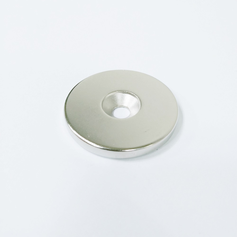 네오디움 원형 사라 자석 (지름 40mm X 두께 5mm)홀 12.5mm-6.5mm (자석등급N35) 5,800원