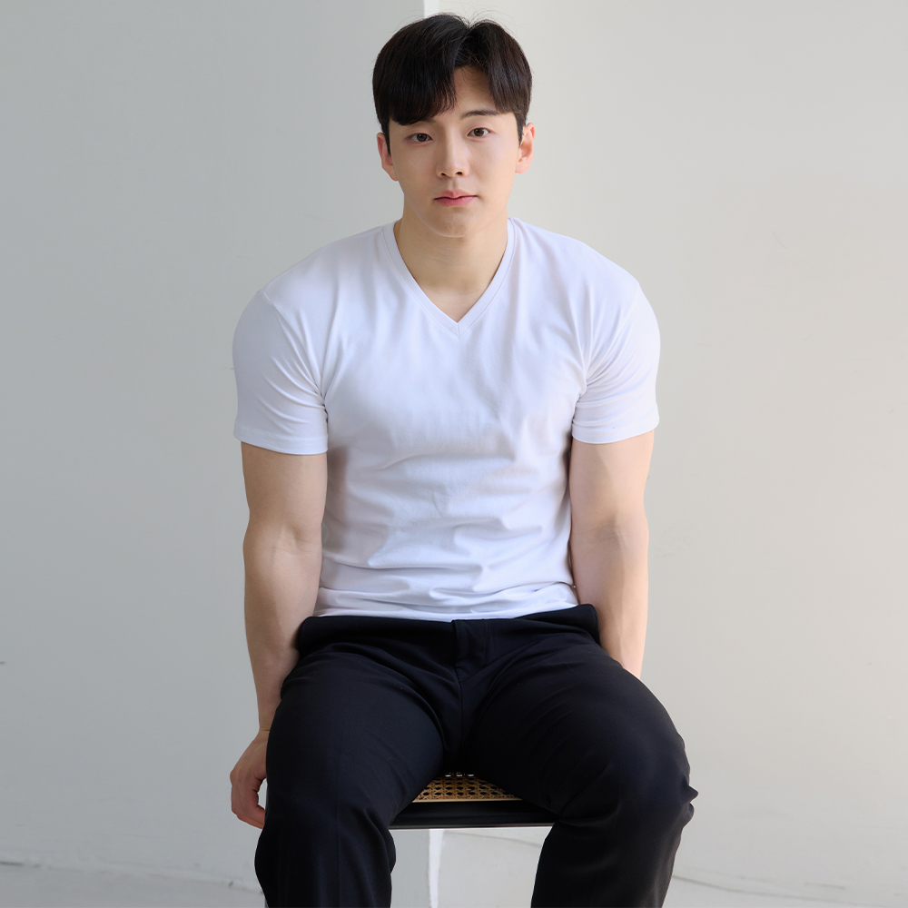 핵쿨남 남성용 어깨 넓어보이는 머슬핏 브이넥 반팔 티셔츠 24,900원
