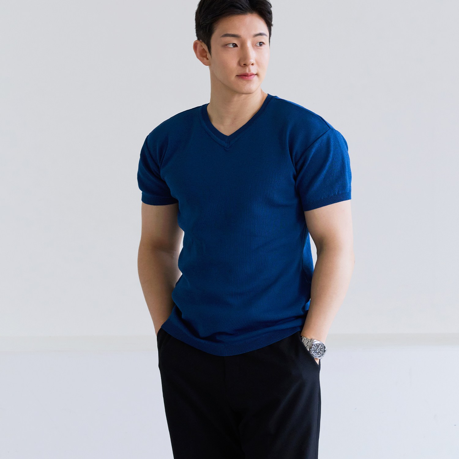 핵쿨남 남성용 어깨넓어보이는 머슬핏 아이스 쿨링 반팔 브이넥 니트 티셔츠 38,900원