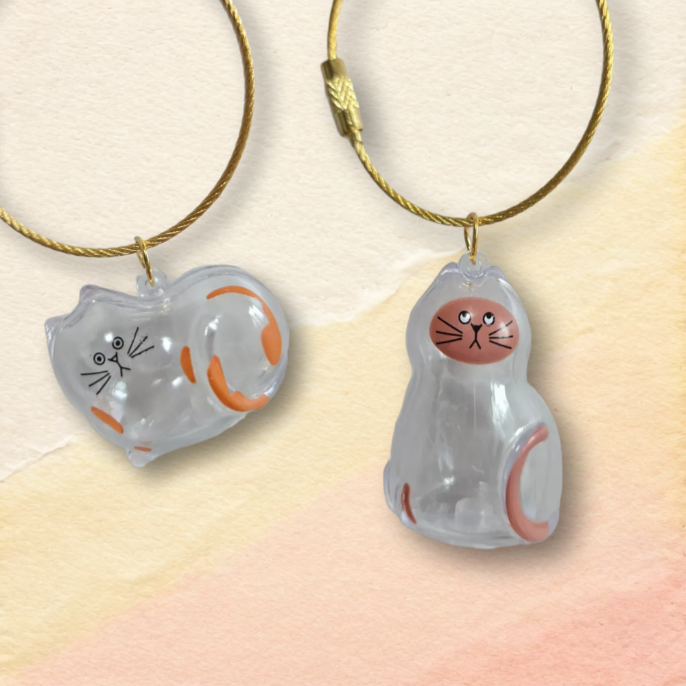 아로미살롱 공식 고양이 반려묘 털 보관 캡슐 키링 1+1 세트 열쇠고리 반려동물 메모리얼 추모 굿즈, 1개, 럭키(C+D) 8,500원