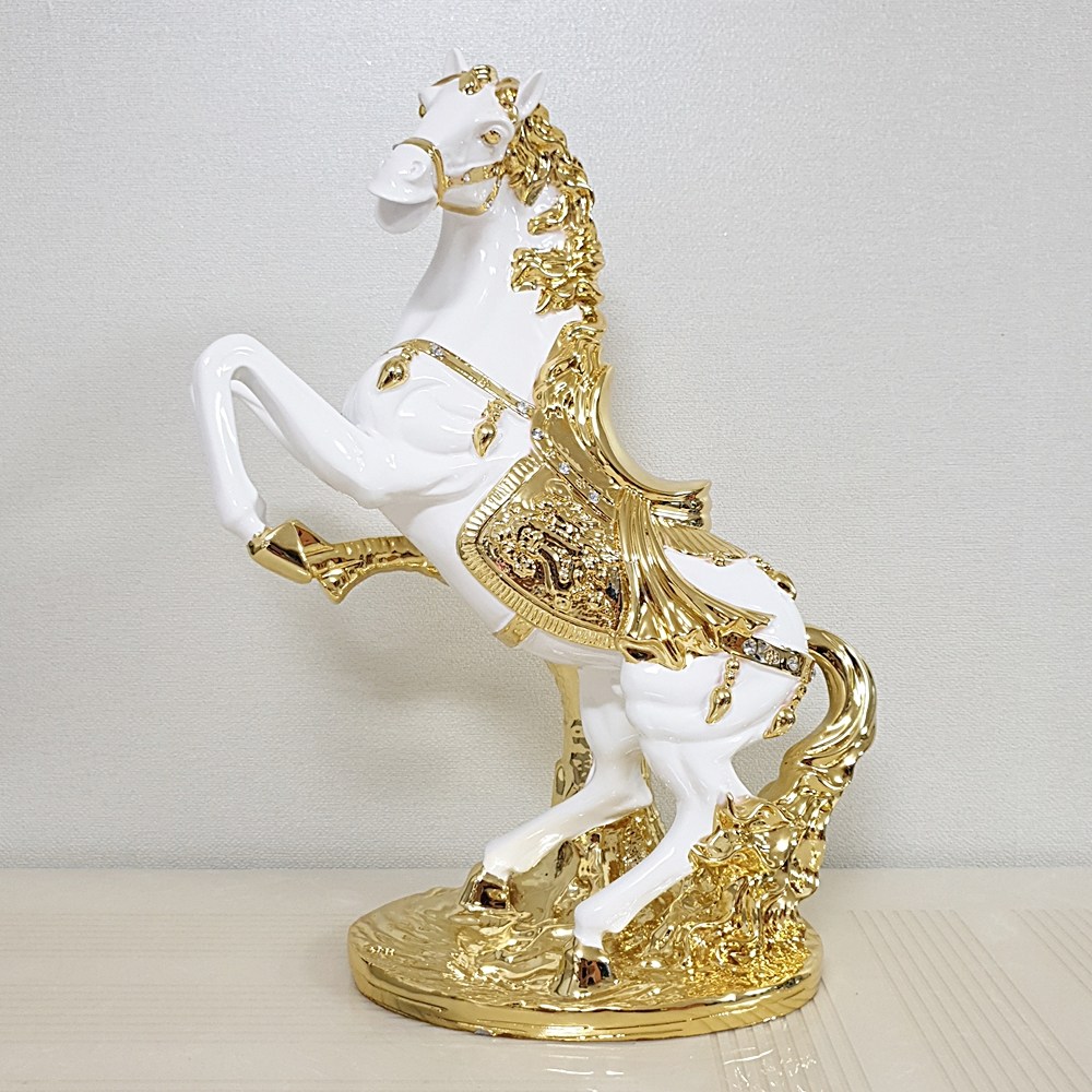 다잇홈데코 백마 말 장식품 (46cm) 풍수 인테리어 조각상 황금 말 소품 개업 선물 집들이 92,000원